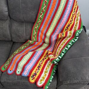 Vintage Scalloped hem multicolored afghan